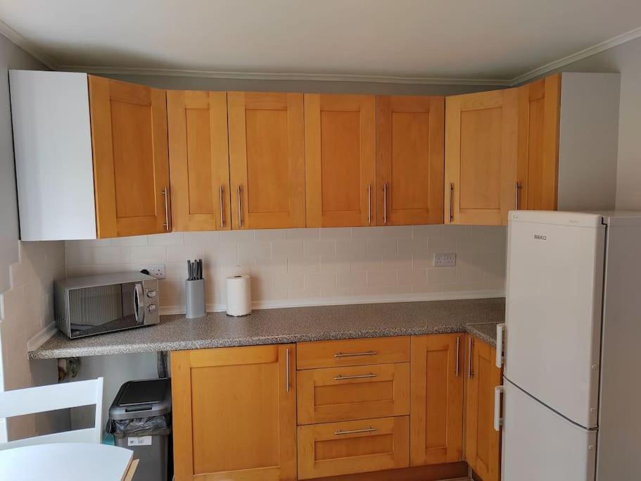 Appartamento Cosy Brighouse 3 Bed House-Great For Contractors Esterno foto