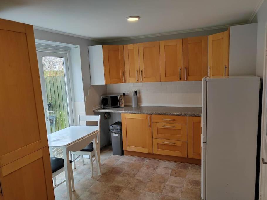 Appartamento Cosy Brighouse 3 Bed House-Great For Contractors Esterno foto