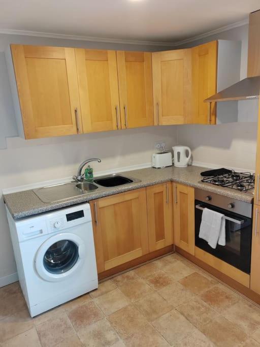 Appartamento Cosy Brighouse 3 Bed House-Great For Contractors Esterno foto